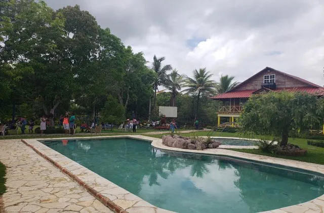 Rancho La Mecha Bayaguana piscina 2